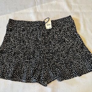 Versona NEW animal print pull on elastic waist flowy shorts Size XL